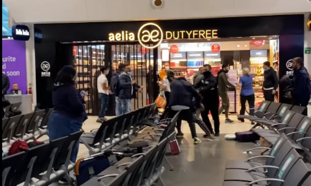 Βρετανία: Άγριο ξύλο στο αεροδρόμιο του Λούτον